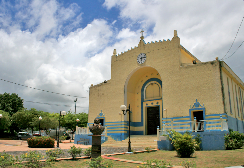 Notre-Dame du Bon Port, Petit-Bourg, Guadeloupe. On retrouve le style mauresque